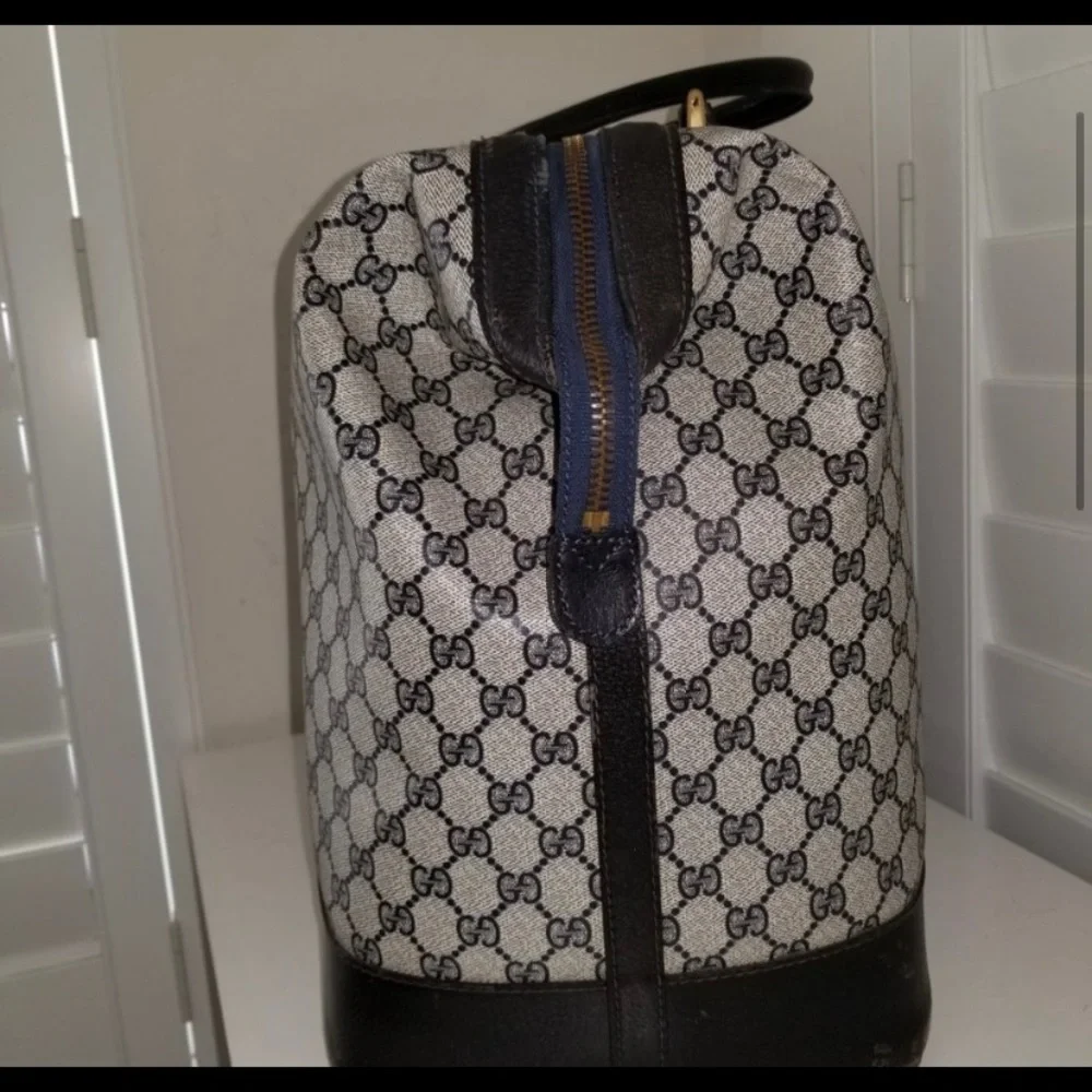 Gucci Hobo Bag in Black and Cream with Red Accents - Picture 8 of 11